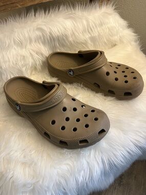 CROCS  Classic Clogs in Taupe Brown